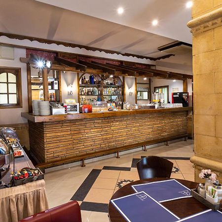 Argo Hotel Piraeus Bagian luar foto