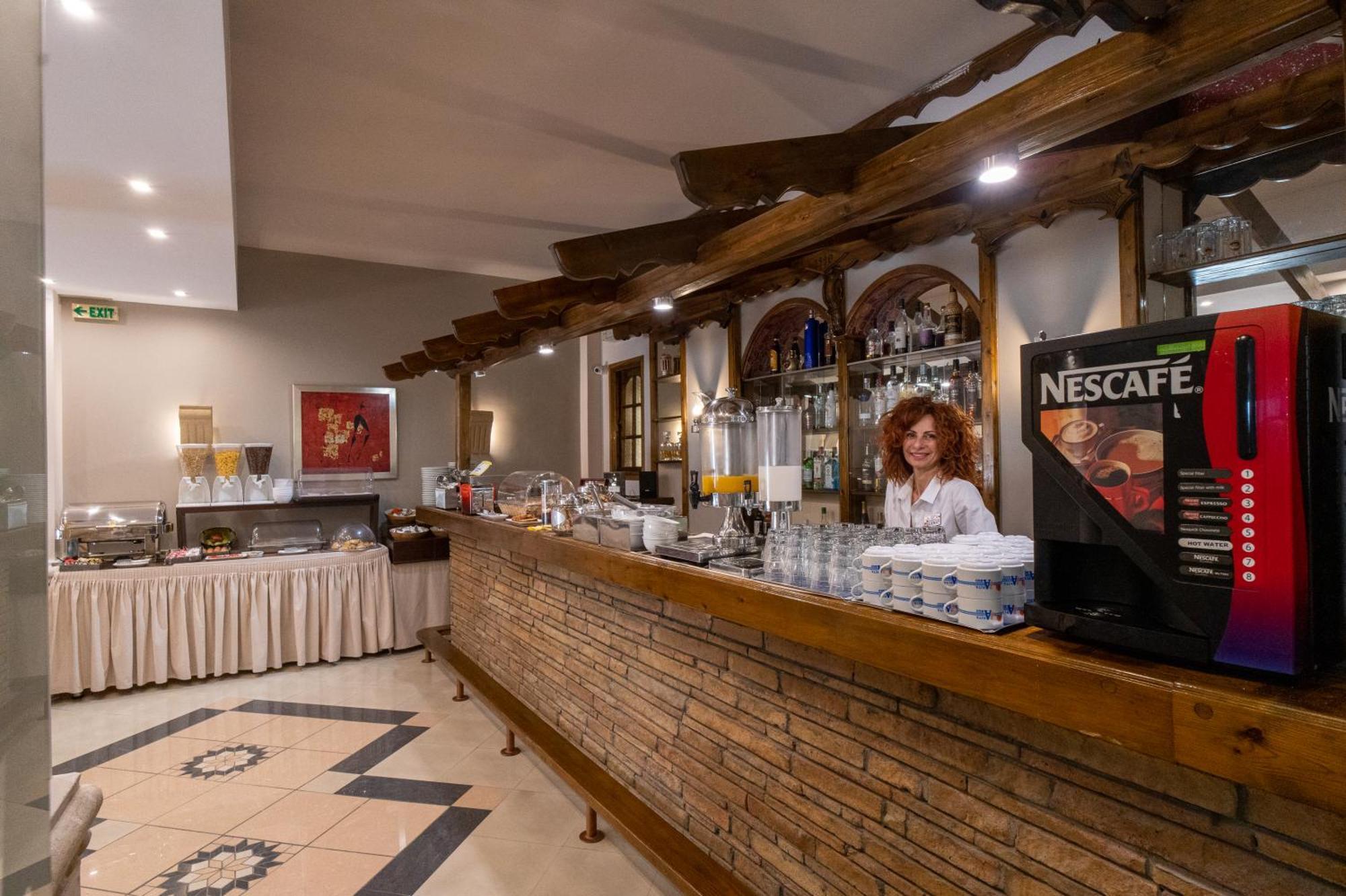 Argo Hotel Piraeus Bagian luar foto