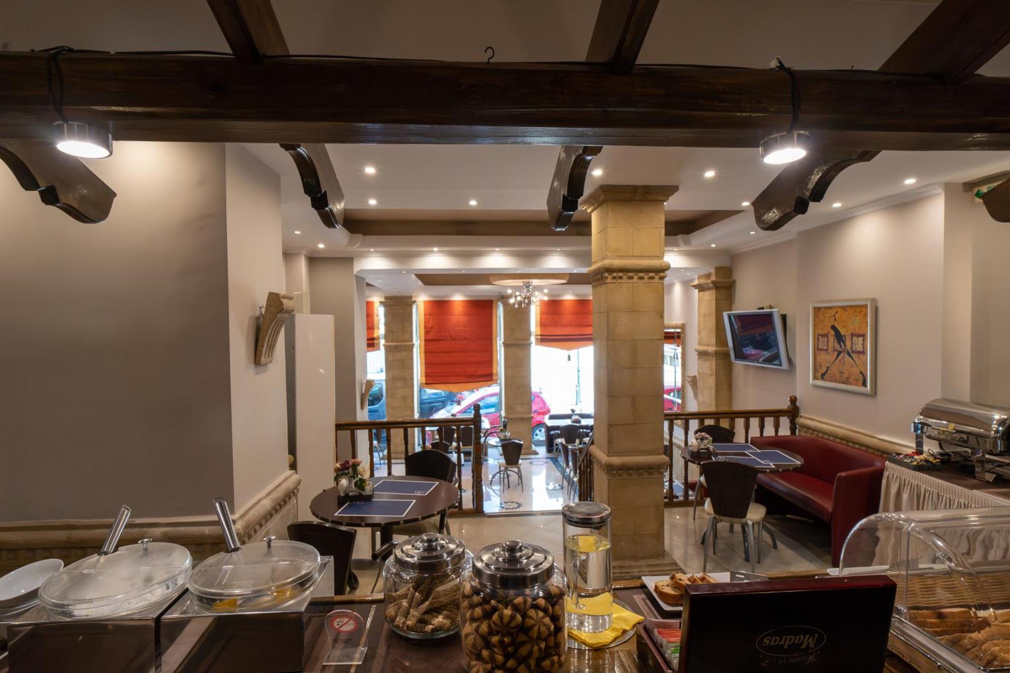 Argo Hotel Piraeus Bagian luar foto